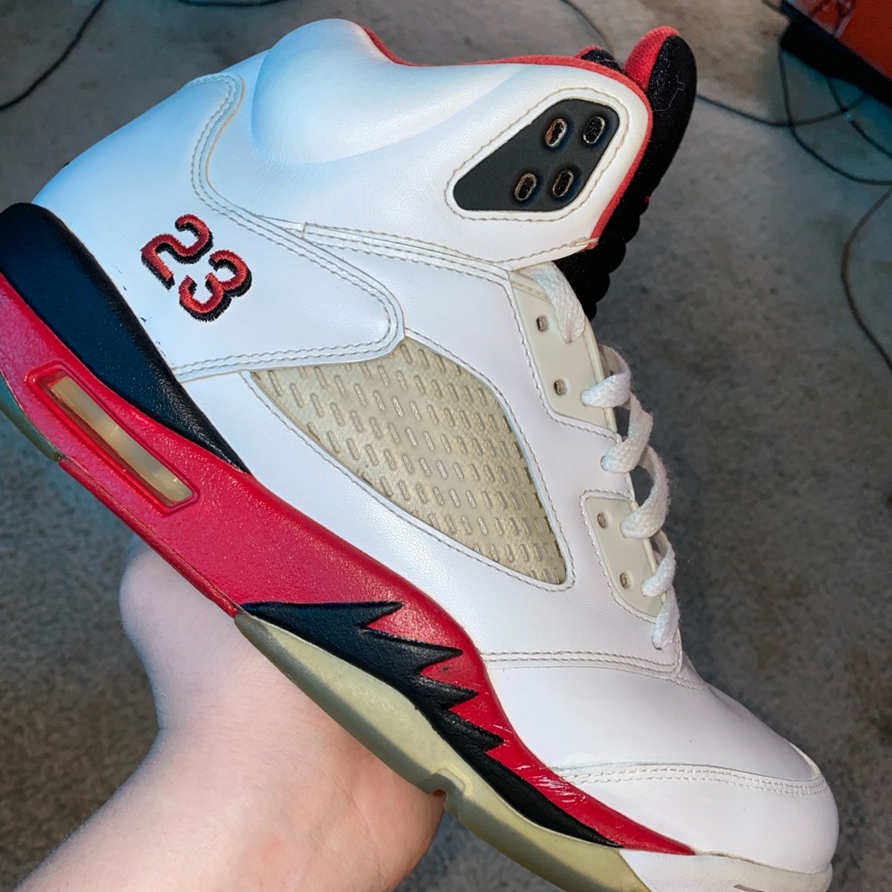 Black Tongue Fire Red 5s